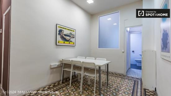 Bonita habitación en alquiler en apartamento de 7 dormitorios en Ciutat Vella - VALENCIA