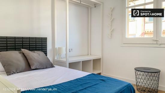 Habitación doble en apartamento de 5 dormitorios, Hospitalet de Llobregat - BARCELONA