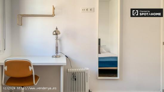 Habitación doble en apartamento de 5 dormitorios, Hospitalet de Llobregat - BARCELONA