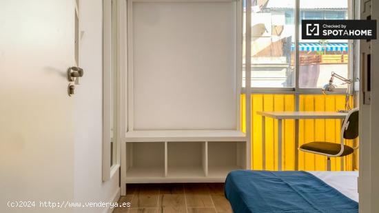 Habitación doble en apartamento de 5 dormitorios, Hospitalet de Llobregat - BARCELONA