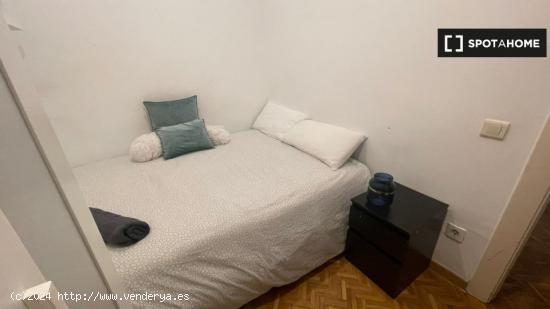 Habitación en piso de 10 habitaciones en L'Esquerra de l'Eixample - BARCELONA