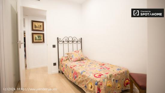 Acogedora habitación en alquiler en apartamento de 3 dormitorios en Les Corts - BARCELONA