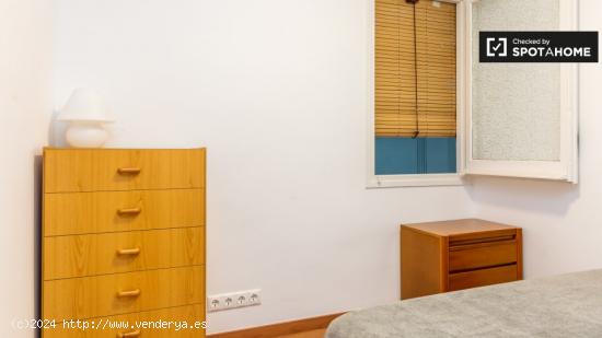 Cómoda habitación en alquiler en piso de 4 dormitorios, Gràcia - BARCELONA