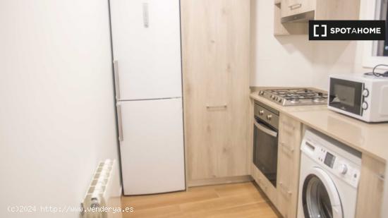 Habitación en piso compartido en barcelona. - BARCELONA