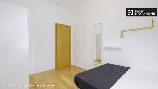 Acogedora habitación en apartamento de 7 dormitorios en Argüelles, Madrid - MADRID