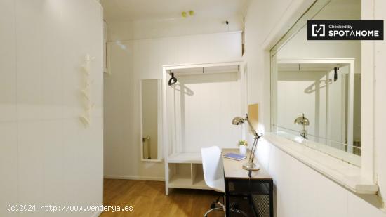 Acogedora habitación en apartamento de 7 dormitorios en Argüelles, Madrid - MADRID