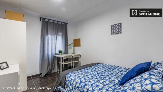 Moderna habitación en alquiler en apartamento de 5 dormitorios, Rascanya - VALENCIA