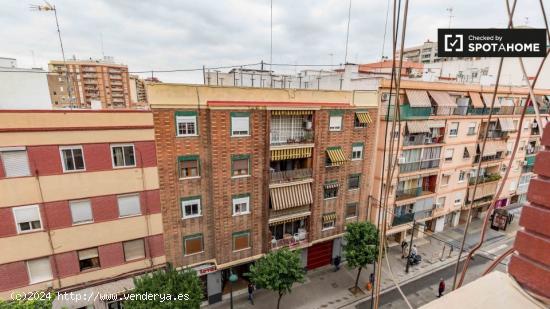 Moderna habitación en alquiler en apartamento de 5 dormitorios, Rascanya - VALENCIA