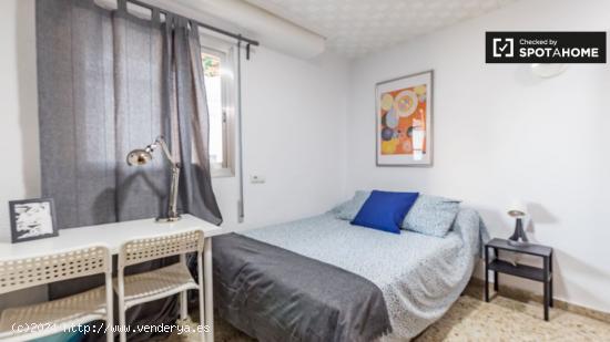 Bonita habitación con cama doble en alquiler en Patraix - VALENCIA