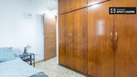 Bonita habitación con cama doble en alquiler en Patraix - VALENCIA