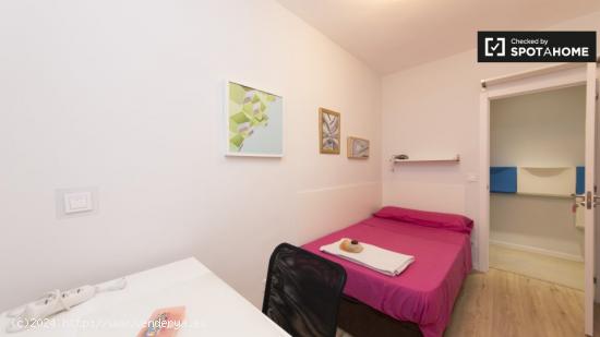 Acogedora habitación en alquiler en un apartamento de 4 dormitorios en Getafe - MADRID