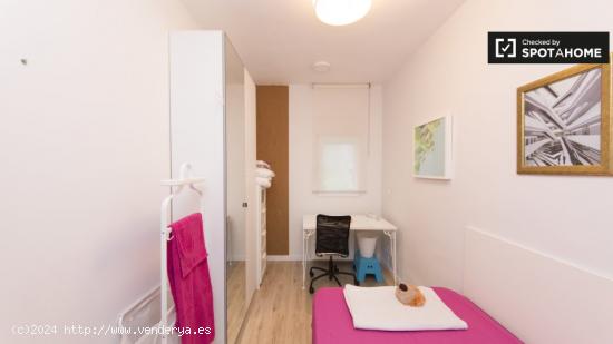 Acogedora habitación en alquiler en un apartamento de 4 dormitorios en Getafe - MADRID