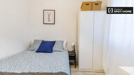 Amplia habitación en alquiler en apartamento de 5 dormitorios, L’Olivereta - VALENCIA