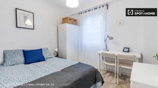 Amplia habitación en alquiler en apartamento de 5 dormitorios, L’Olivereta - VALENCIA