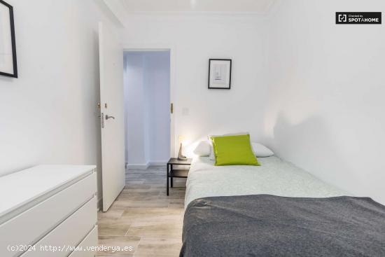  Preciosa habitación en alquiler en un apartamento de 5 dormitorios, L’Olivereta - VALENCIA 