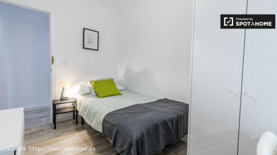 Preciosa habitación en alquiler en un apartamento de 5 dormitorios, L’Olivereta - VALENCIA