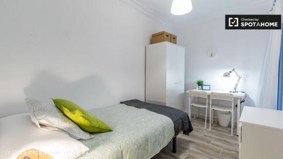 Preciosa habitación en alquiler en un apartamento de 5 dormitorios, L’Olivereta - VALENCIA