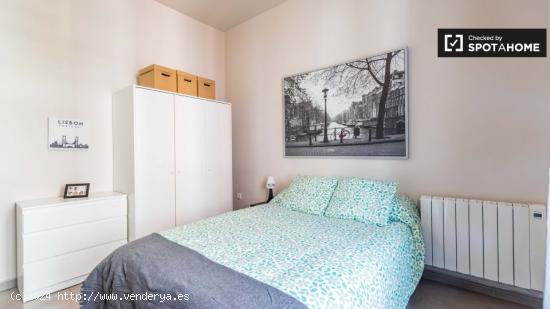 Amplia habitación con cama doble en alquiler en el Eixample - VALENCIA