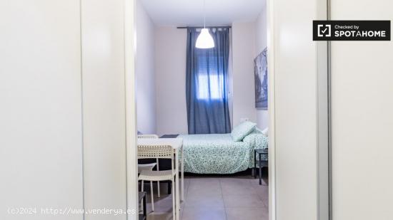 Encantadora habitación con cama doble y baño privado en alquiler en el Eixample - VALENCIA