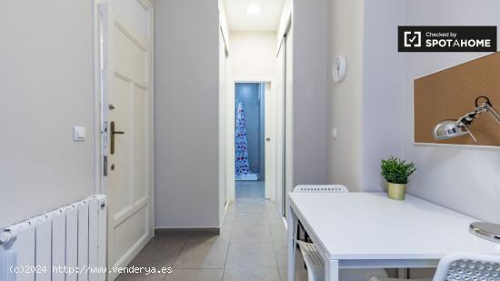 Encantadora habitación con cama doble y baño privado en alquiler en el Eixample - VALENCIA