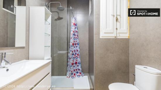 Encantadora habitación con cama doble y baño privado en alquiler en el Eixample - VALENCIA