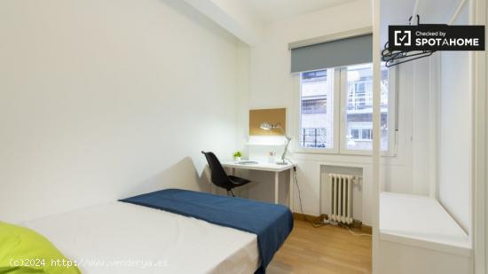 Cómoda habitación con cama doble en alquiler en Chamartín - MADRID