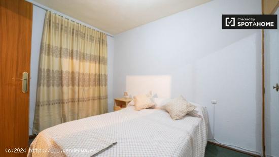 Cómoda habitación para mujeres en apartamento de 2 dormitorios en Getafe - MADRID