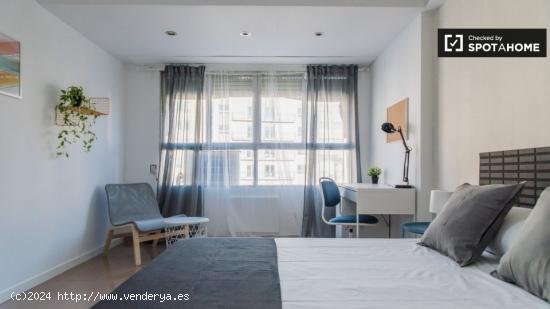 Encantadora habitación en alquiler en apartamento de 6 dormitorios en L'Eixample - VALENCIA