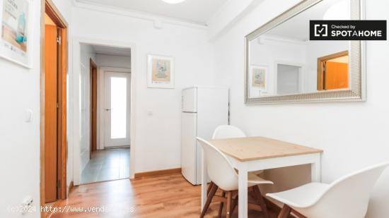 Apartamento renovado de 2 dormitorios en alquiler cerca de Plaça de Espanya en Poble Sec - BARCELON