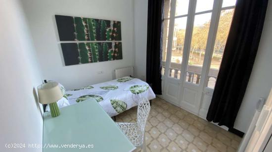  Se alquila habitación en el apartamento de 5 dormitorios en el Eixample Dreta. - BARCELONA 