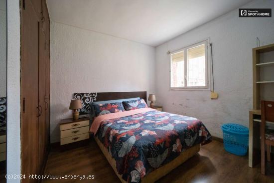  Se alquila habitación en apartamento de 2 dormitorios con casero en Puente de Vallecas - MADRID 