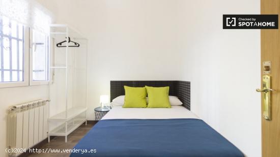 Se alquila habitación en apartamento de 6 dormitorios en Puente de Vallecas. - MADRID