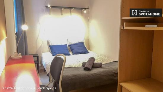 Se alquila habitación en piso de 3 dormitorios en L'Hospitalet de Llobregat - BARCELONA