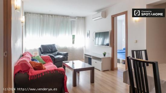 Se alquilan habitaciones en apartamento de 3 dormitorios en Madrid - MADRID