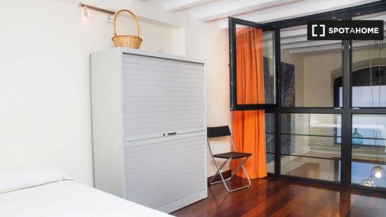 Apartamento entero de 2 dormitorios en Barcelona. - BARCELONA