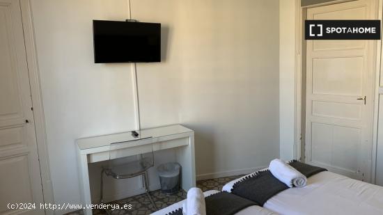 Habitación en piso compartido en Hospitalet de Llobregat - BARCELONA