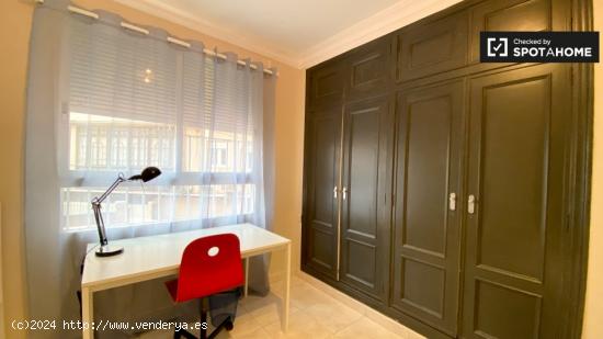 Habitaciones en apartamento de 4 dormitorios en el Eixample, Valencia - VALENCIA