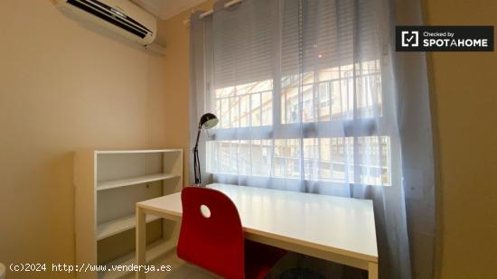 Habitaciones en apartamento de 4 dormitorios en el Eixample, Valencia - VALENCIA