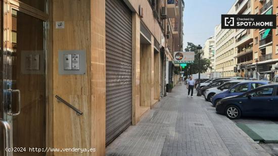 Se alquila habitación en piso de 1 habitación en Valencia - VALENCIA