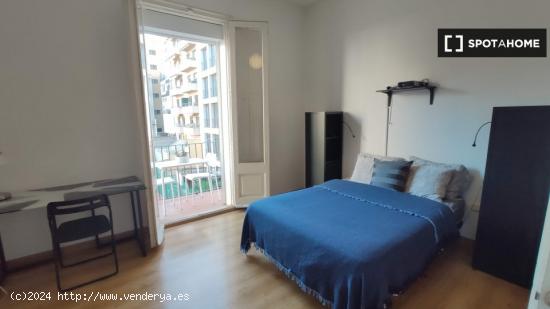 Habitación en piso compartido en barcelona. - BARCELONA