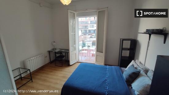 Habitación en piso compartido en barcelona. - BARCELONA