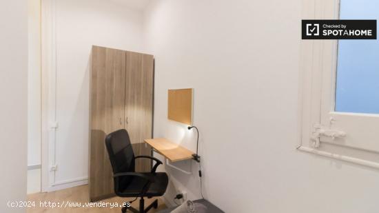 Alquiler de habitaciones en apartamento de 7 dormitorios en Barcelona - BARCELONA