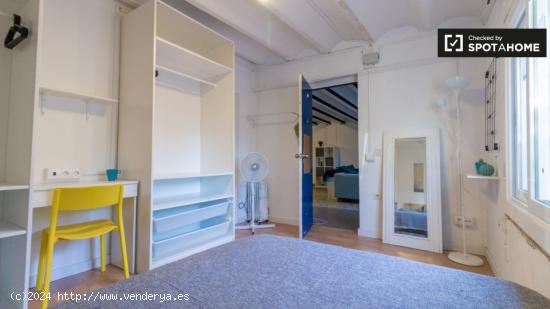 Alquiler de habitaciones en apartamento de 7 dormitorios en Barcelona - BARCELONA