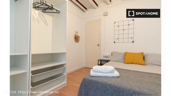 Alquiler de habitaciones en apartamento de 7 dormitorios en Barcelona - BARCELONA