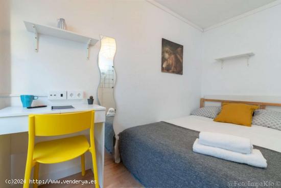  Alquiler de habitaciones en apartamento de 7 dormitorios en Barcelona - BARCELONA 