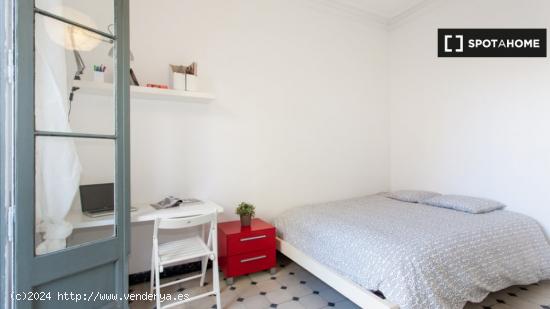 Habitación en piso compartido en barcelona. - BARCELONA