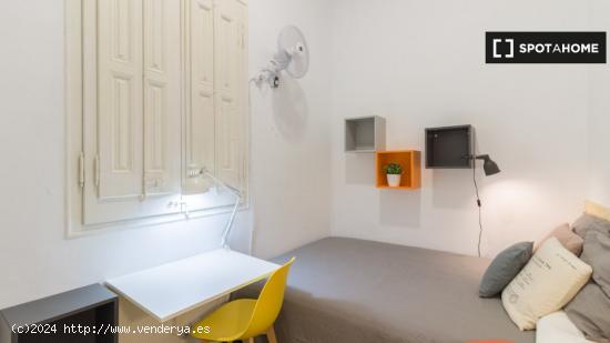 Acogedora habitación en alquiler en apartamento de 9 habitaciones en Gracia. - BARCELONA