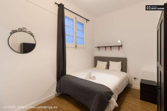  Alquiler de habitaciones en piso de 8 habitaciones en Barcelona - BARCELONA 