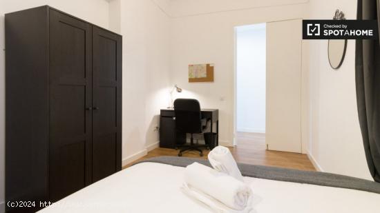 Alquiler de habitaciones en piso de 8 habitaciones en Barcelona - BARCELONA