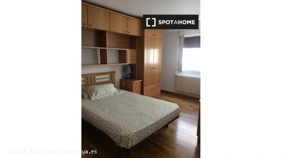 Se alquila habitación en piso compartido en Pamplona - NAVARRA